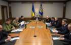 Чем грозит украинцам введение военного положения в стране
