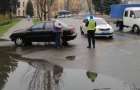 Металлическое ограждение снес водитель в Мариуполе (ФОТО)