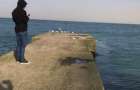 На пляже в Одессе коляску с ребенком сдуло в море