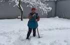 Константиновку засыпало снегом: Коммунальщики стараются справиться с непогодой