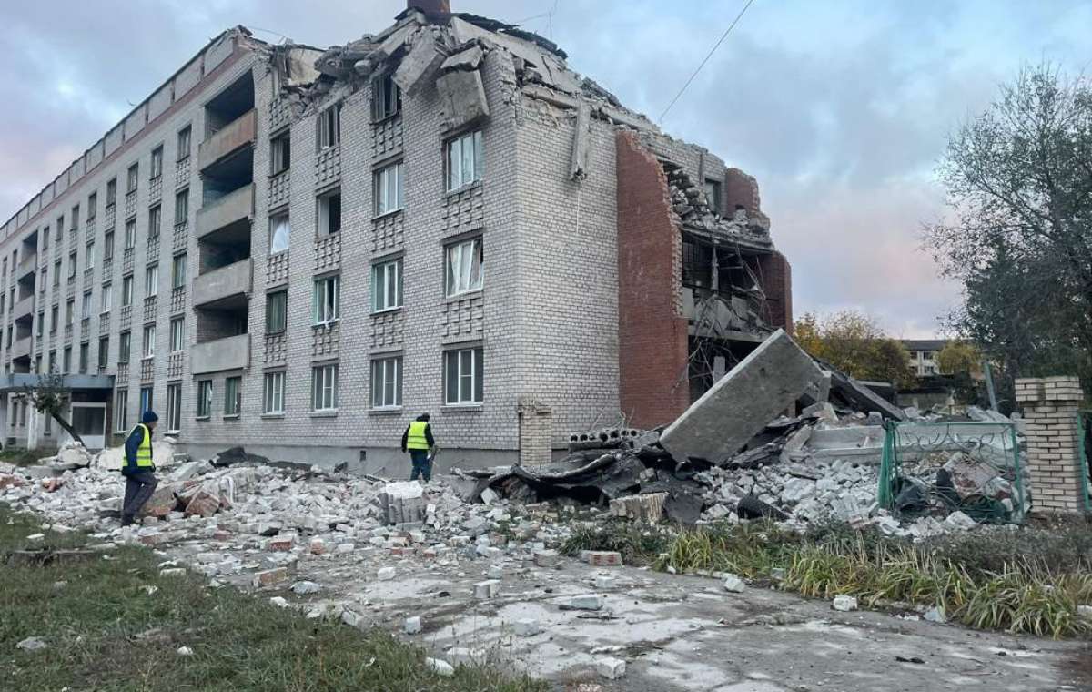 Ночью оккупанты ударили по общежитию в Славянске