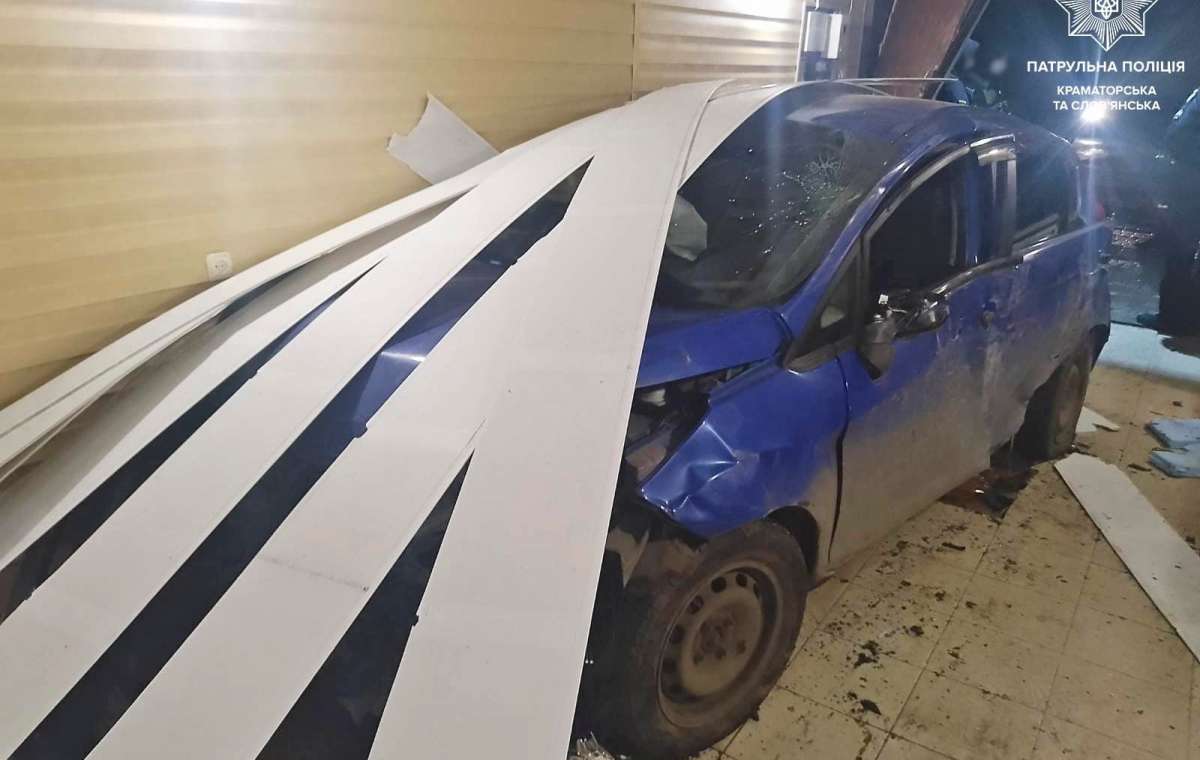 В Краматорске нетрезвый водитель протаранил чужой гараж