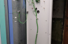 В Константиновке вандалы разгромили лифт: коммунальщики просят помощи