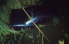 В Торецке автомобиль скатился в водоем: утонул мужчина