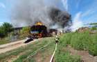 На ферме в Луганской области огонь уничтожил десятки тонн сена и КАМАЗ