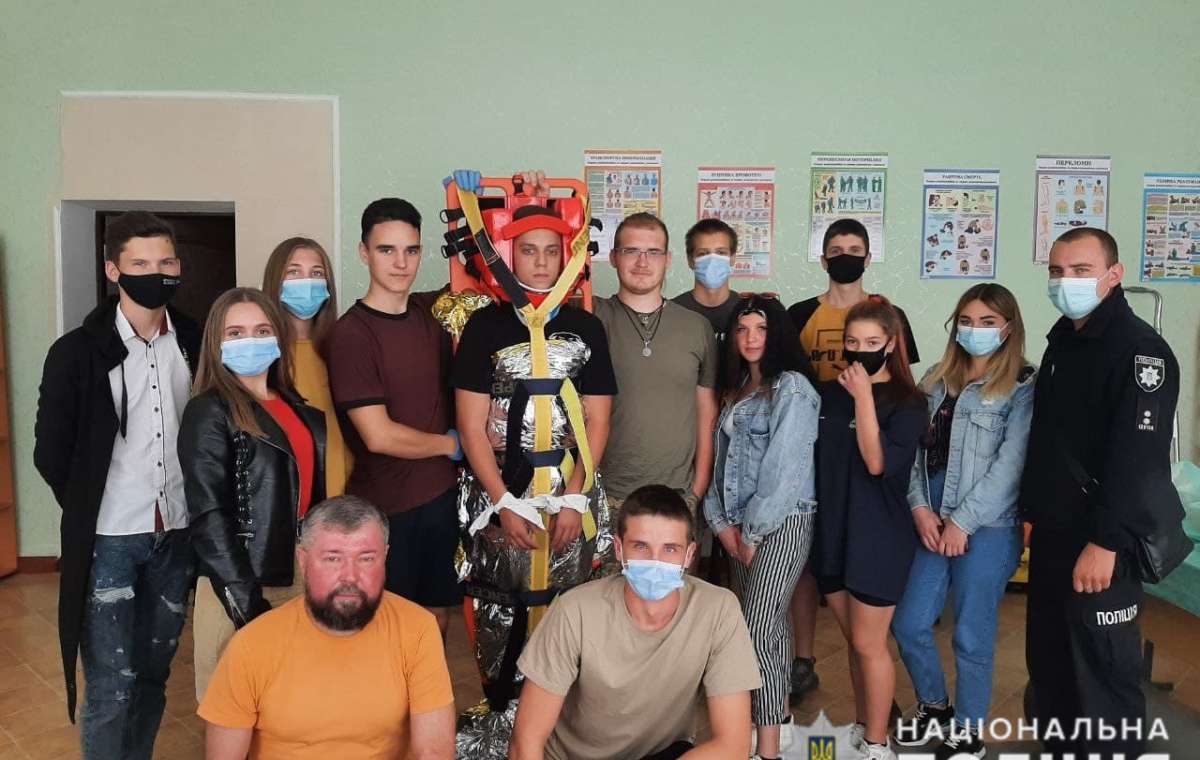 Участники «Лиги будущих полицейских» в Константиновке учились оказывать первую помощь
