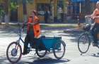 В Мариуполе велорикши помогают людям с ограниченными возможностями 