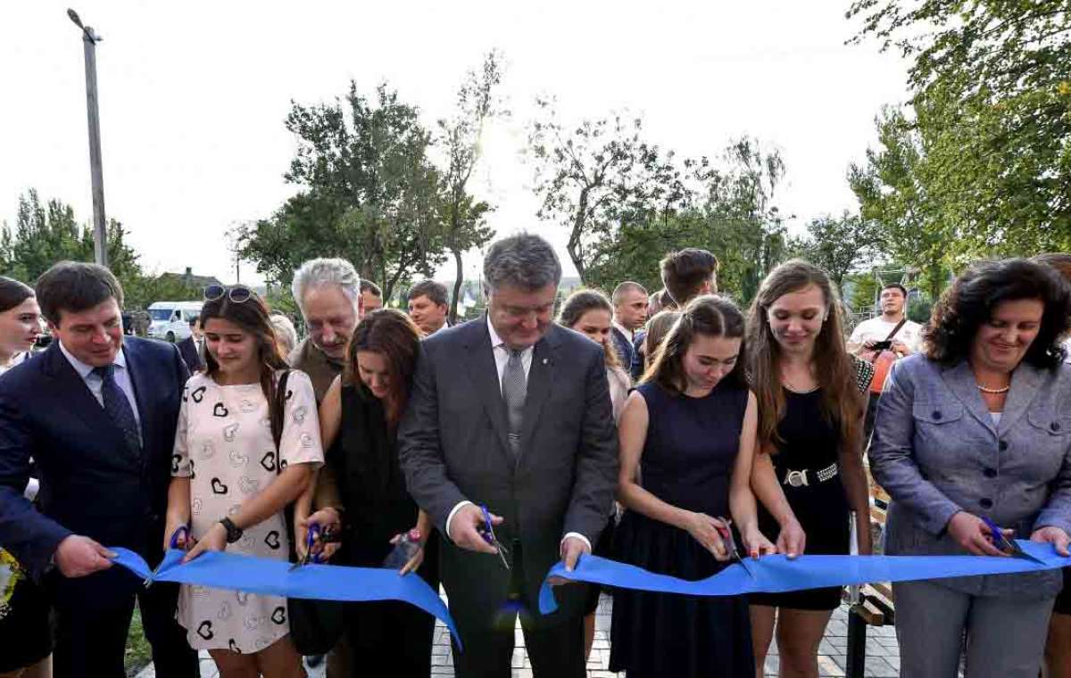 Президент Украины открыл общежитие для студентов Горловского иняза