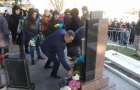 В честь Дня Достоинства в Дружковке возложили цветы к памятнику воинам АТО