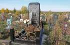 В России на одной из могил установили памятник в виде iPhone 6