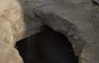 Мать с ребенком провалилась в яму в Мариуполе
