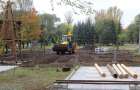 В Славянске строят детскую инклюзивную площадку