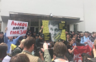 Под МВД потасовки: активисты требуют отставки Луценко и Авакова 