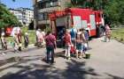 Rescuers provide water to dehydrated settlements of the Donetsk region