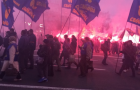 В Киеве идет марш правых сил: Факелы, петарды и лозунги