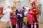 Как проходит День святого Николая в Донецкой области: праздник на льду и 60 000 подарков