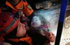 Землетрясение в Турции: Спасатели достали из-под завалов двухлетнюю девочку