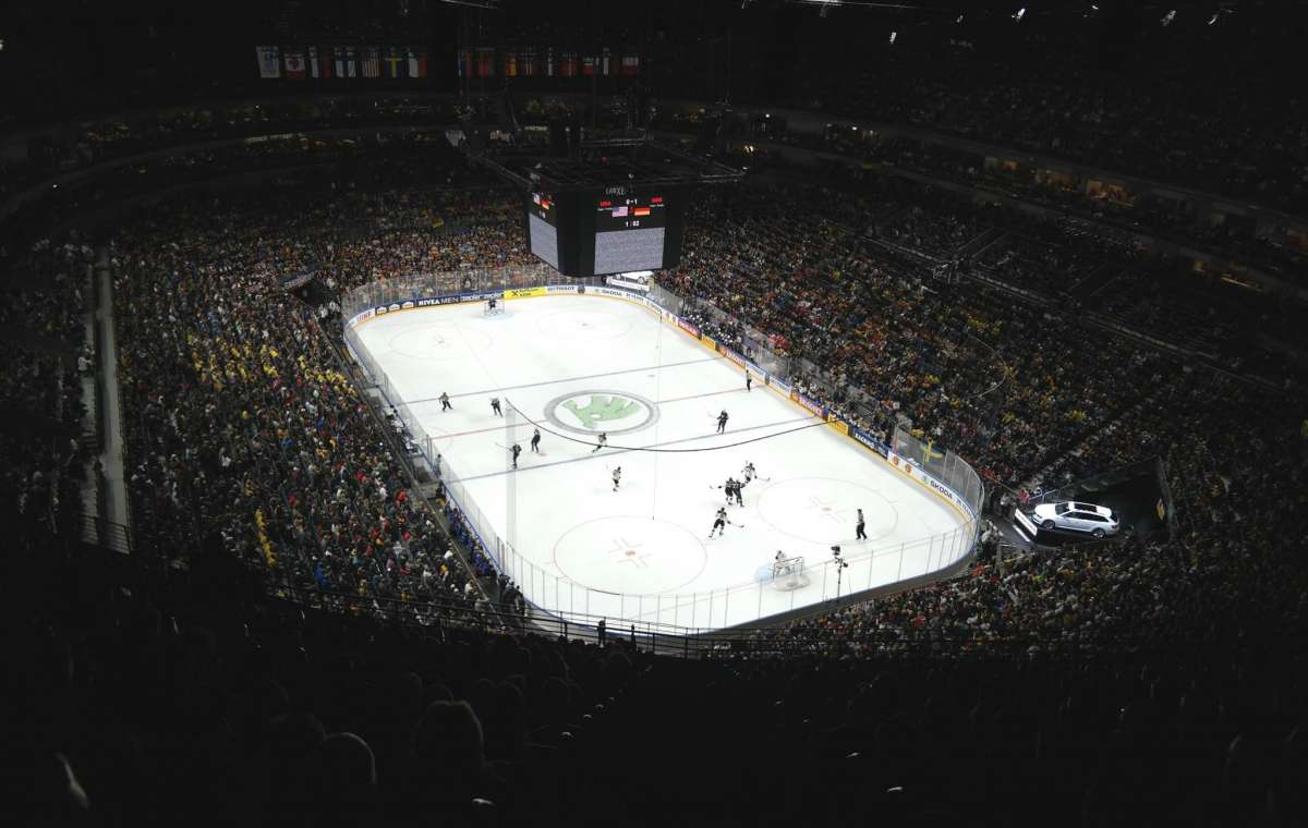Чемпионат мира по хоккею в Элитном дивизионе: Швеция остановила Латвию