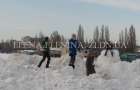 В Покровске появился снежный город и зимние паркуристы