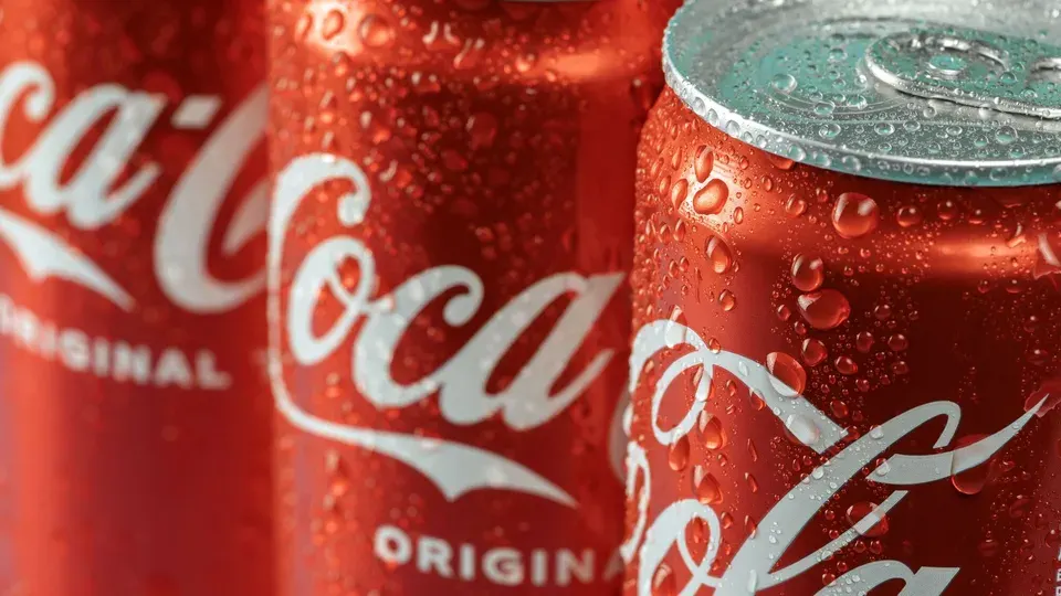 Атака на завод Coca-Cola: сигнал Росії Америці та удар по економіці України