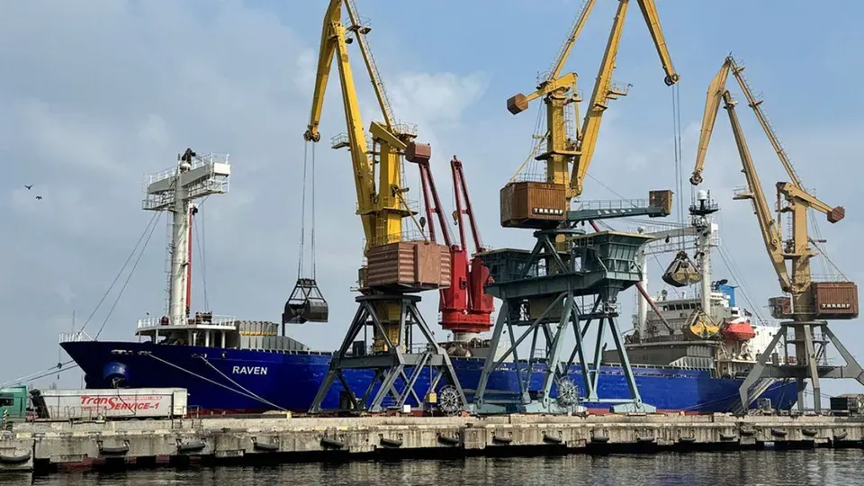 Аграрії та металурги просять уряд відновити роботу портів