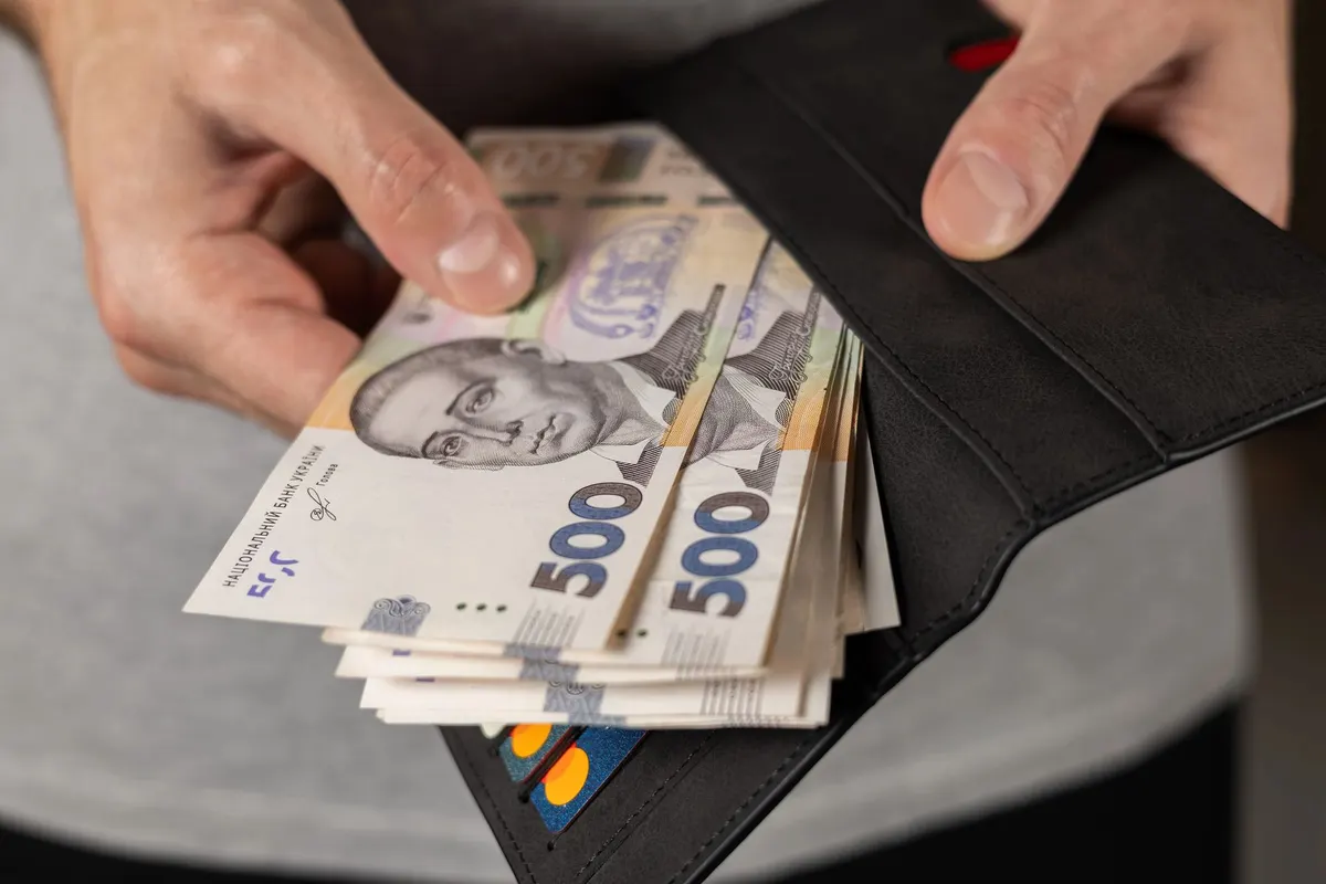 Затримки зарплати під час війни: що каже закон і як діяти роботодавцю