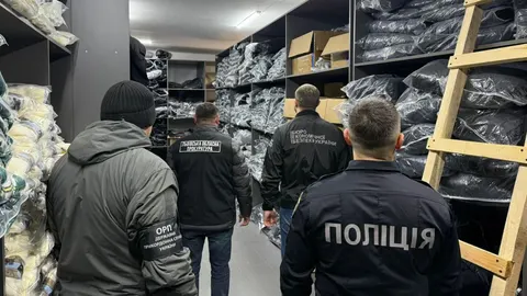 На Львівщині викрили підпільне виробництво брендового одягу: збитки оцінили у 98