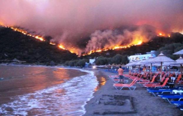 Во время пожаров в Греции восемь украинцев попросили о помощи