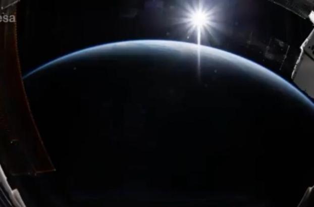Астронавт опубликовал таймлапс-видео рассветов, снятое им с МКС