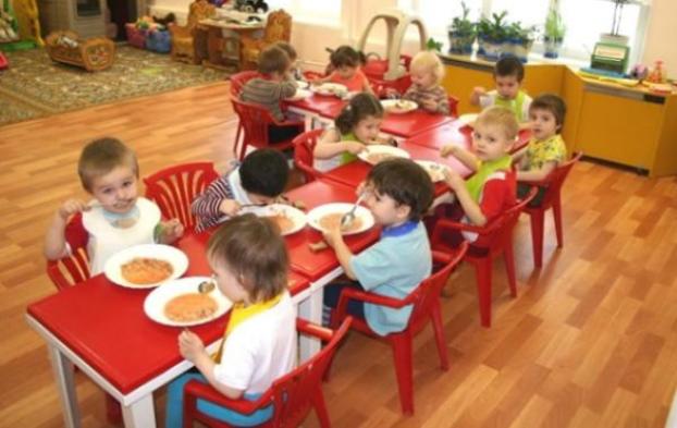 В Житомире воспитательница детсада воровала у детей украшения