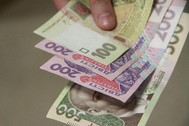 Реальная зарплата в Украине в октябре уменьшилась на 12,7%