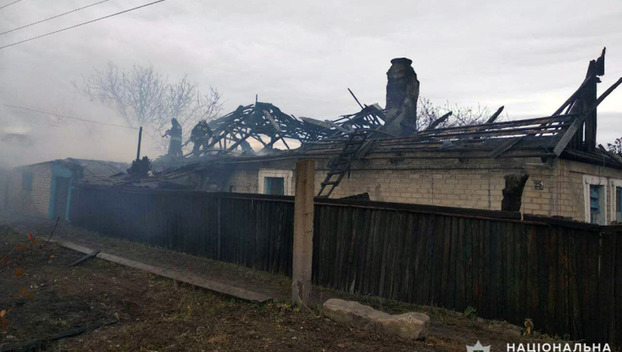 Селидово: спасатели вытащили из горящего дома пожилую женщину