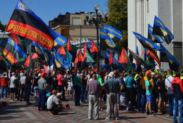 «В отставку министра энергетики Игоря Насалика»: шахтеры снова протестуют под Верховной Радой