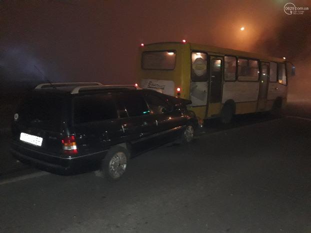 ДТП в Мариуполе: «Опель» влетел в маршрутку, есть пострадавший