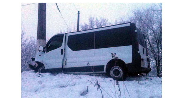 ДТП в Славянске – пострадали пассажиры и водитель микроавтобуса из Покровска