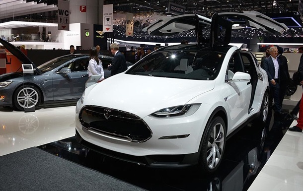 В «черную пятницу» из салона в Киеве угнали Tesla Model X – СМИ