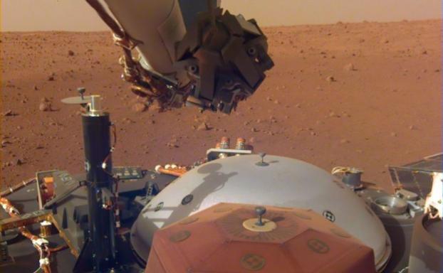 Опубликованы новые снимки окрестностей Марса, сделанные зондом InSight