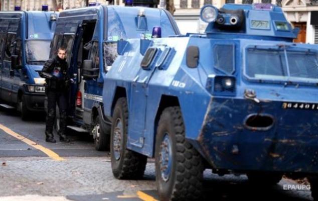 Протесты в Париже: на улицы вывели бронетехнику