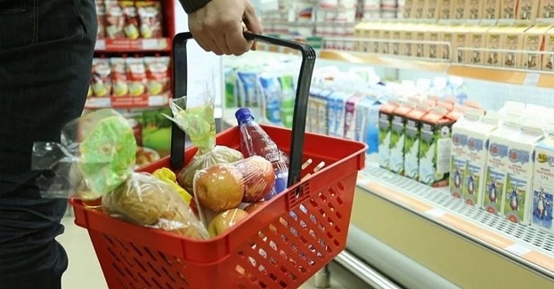 Половину своих средств украинцы тратят на продукты питания