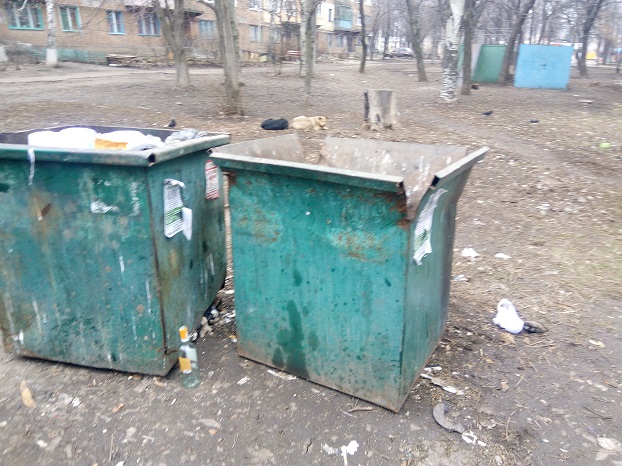 Когда в Константиновке заменят негодные контейнеры для мусора