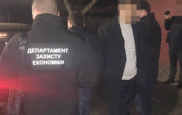 В Житомирской области глава сельсовета задержан на взятке почти в миллион грн