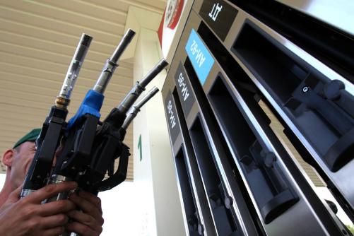 АЗС в Украине повышают цены на нефтепродукты незаконно
