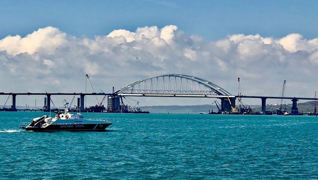 Украинские корабли прошли через Керченский пролив