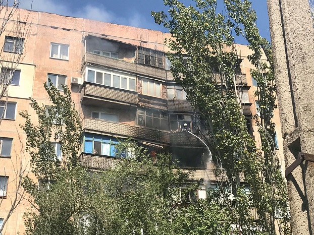 В Константиновке горят квартиры в многоэтажке по Европейской