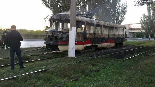 В Мариуполе сгорел трамвай, курсировавший по маршруту № 1