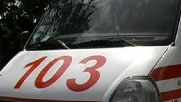 В Мариуполе автомобиль с пьяной молодежью влетел в столб: среди пострадавших две школьницы