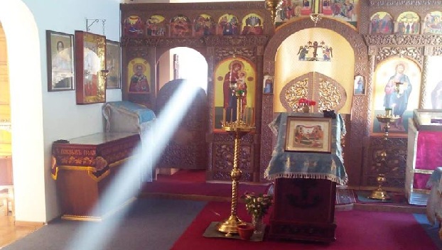 В Виннице священник сбросил купол со своего храма 