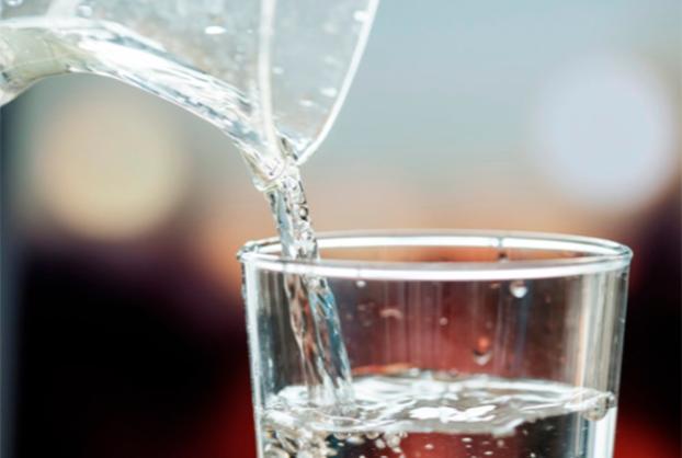 Диетолог рассказала, к чему может привести дефицит воды в организме