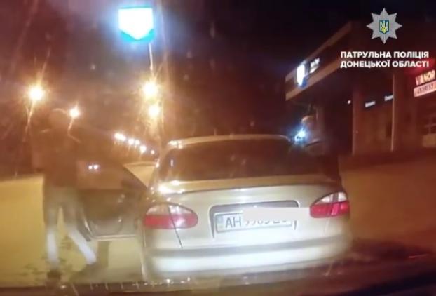 Пьяный водитель в Мариуполе «незаметно» поменялся с пассажиром местом и получил штраф
