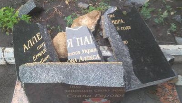 В Доброполье мародеры уничтожили памятник герою АТО